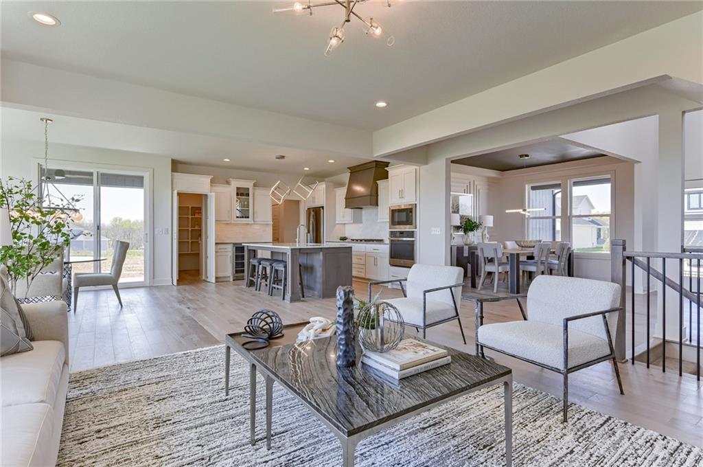 Listing Photo MLS #HMS2387658