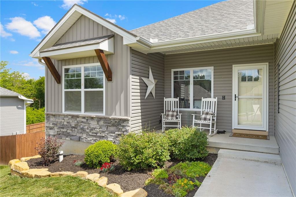 Listing Photo MLS #HMS2553051