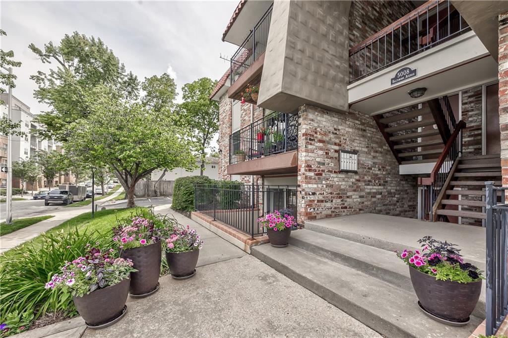 Listing Photo MLS #HMS2556105
