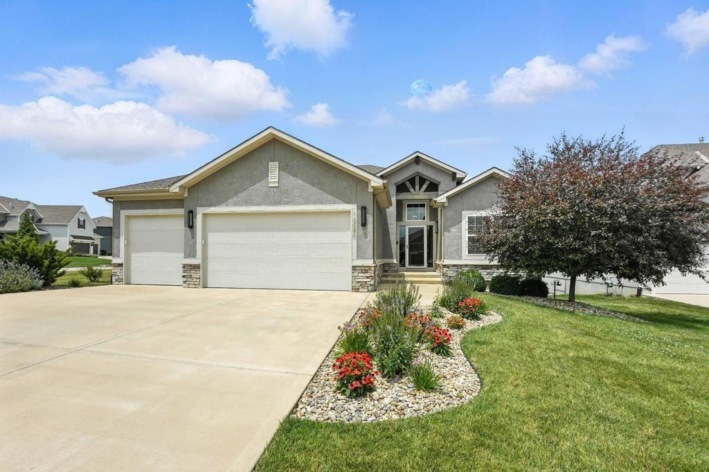 Listing Photo MLS #HMS2557421
