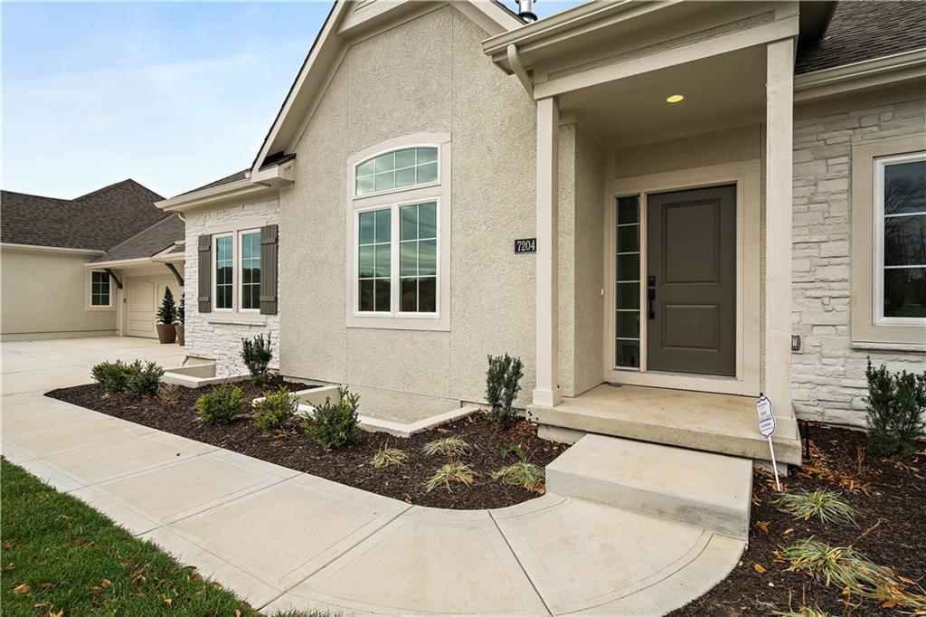 Listing Photo MLS #HMS2561629