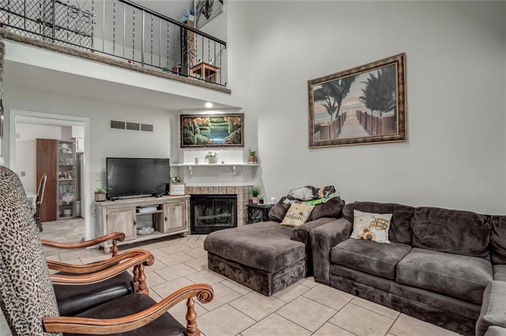 Listing Photo MLS #HMS2563358
