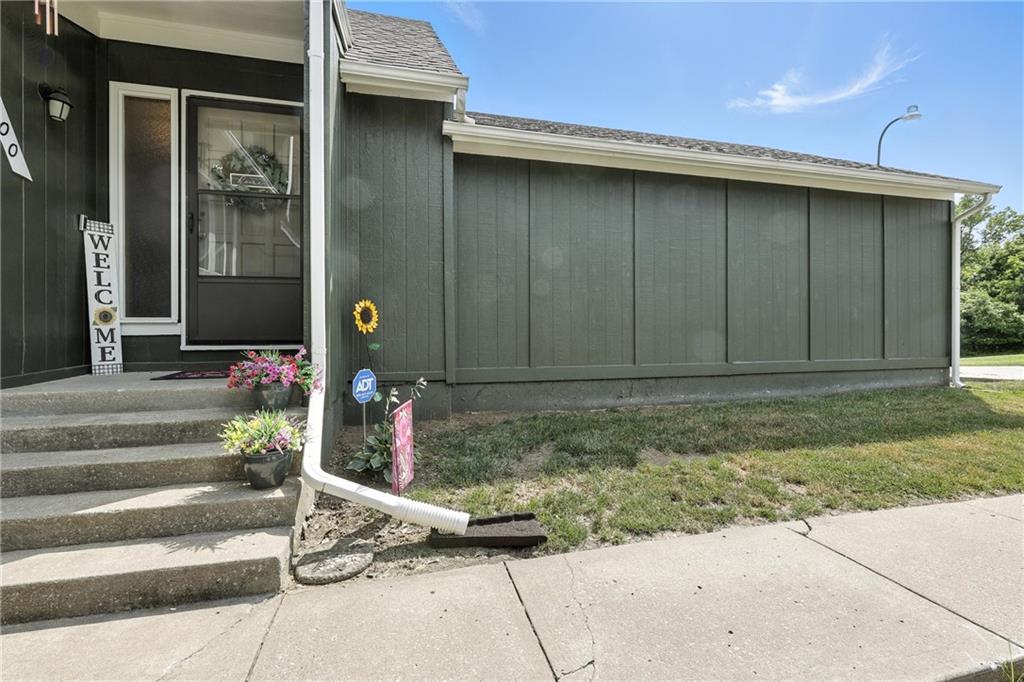 Listing Photo MLS #HMS2565045