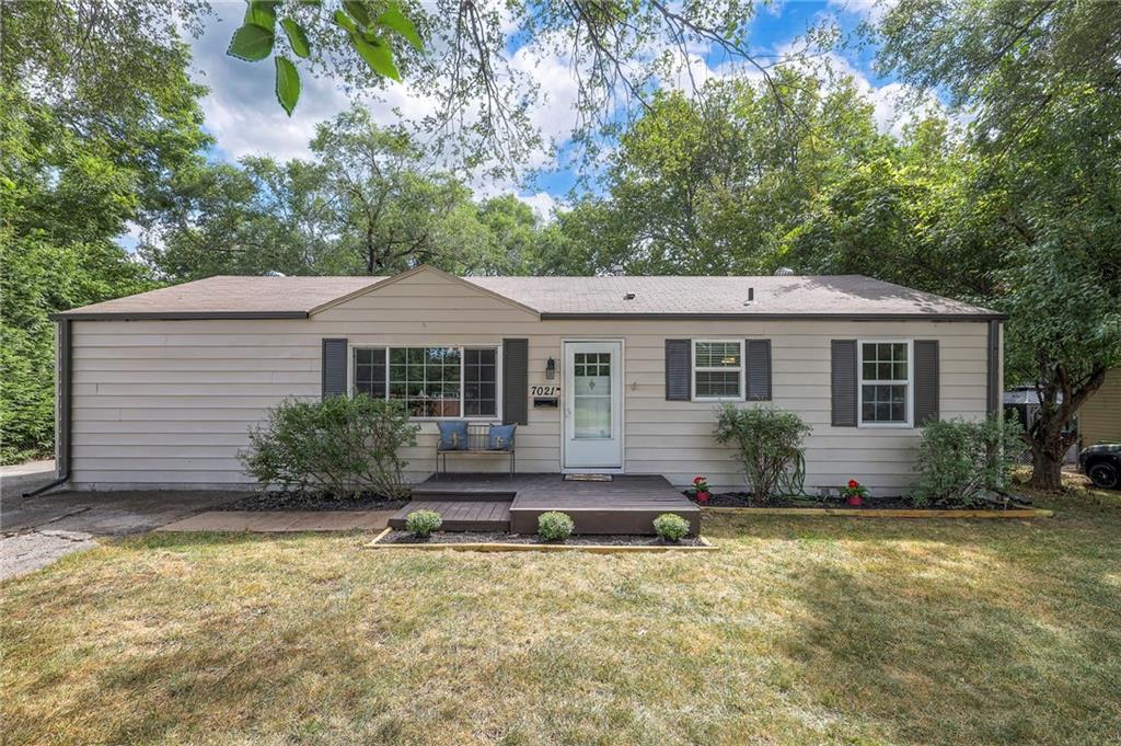 Listing Photo MLS #HMS2567629