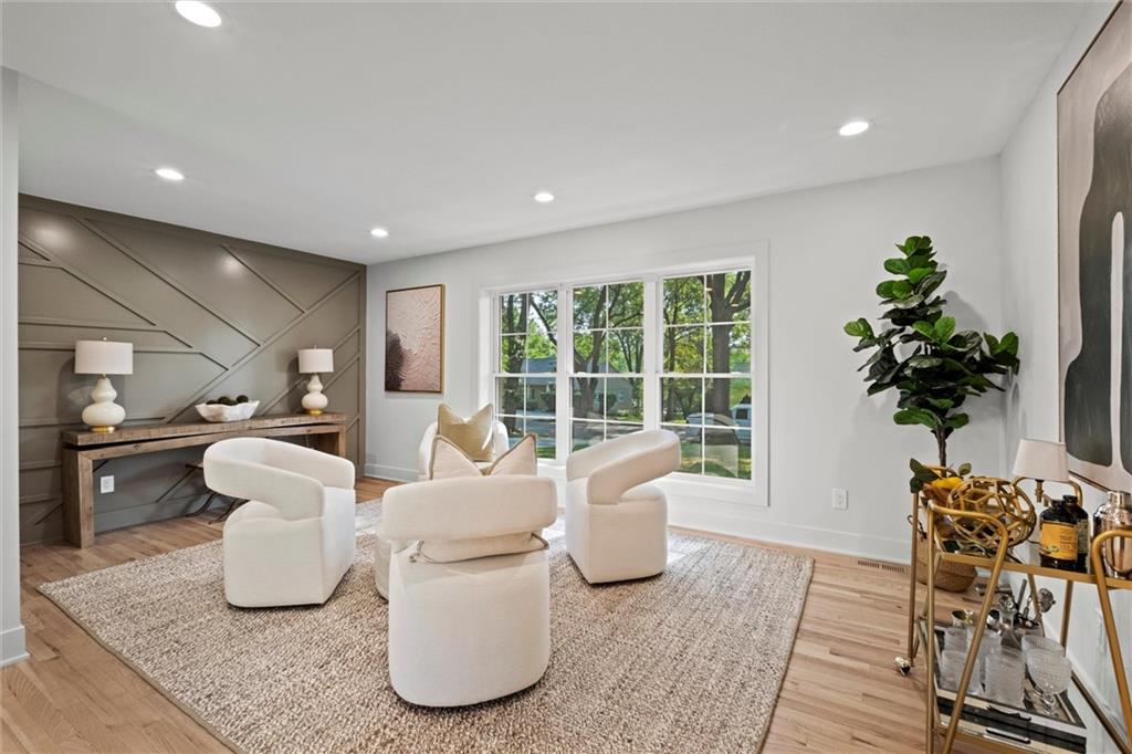 Listing Photo MLS #HMS2568073