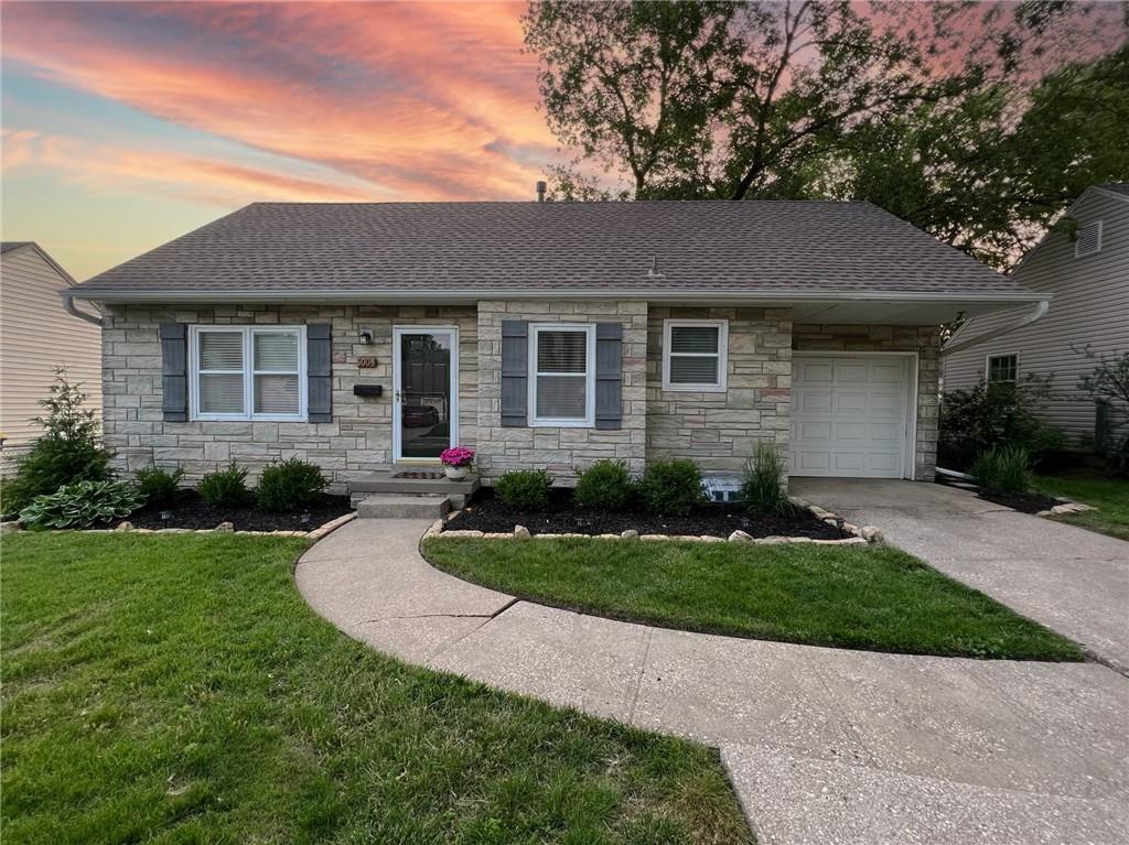 Listing Photo MLS #HMS2569705