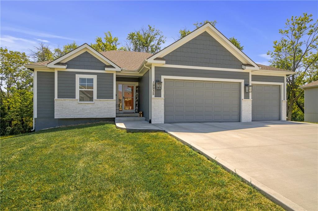 Listing Photo MLS #HMS2570753