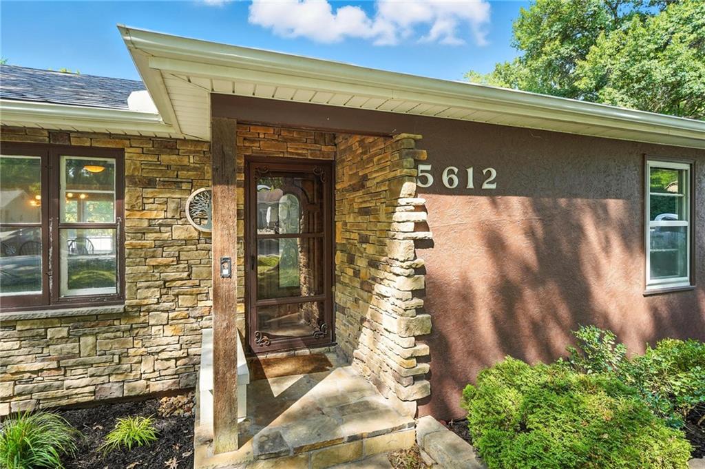 Listing Photo MLS #HMS2571903
