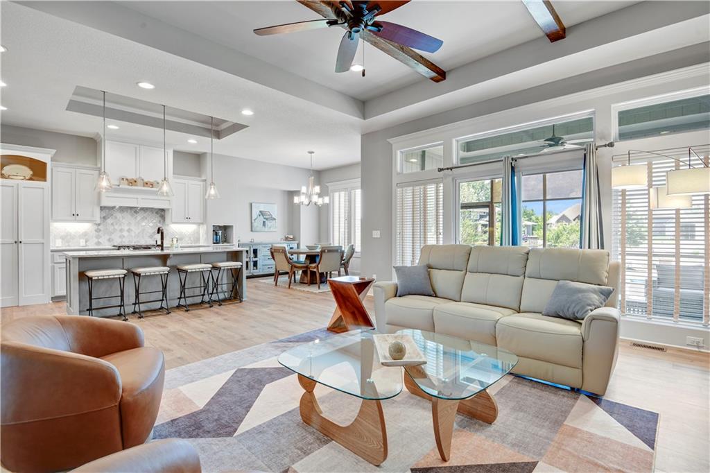 Listing Photo MLS #HMS2572030