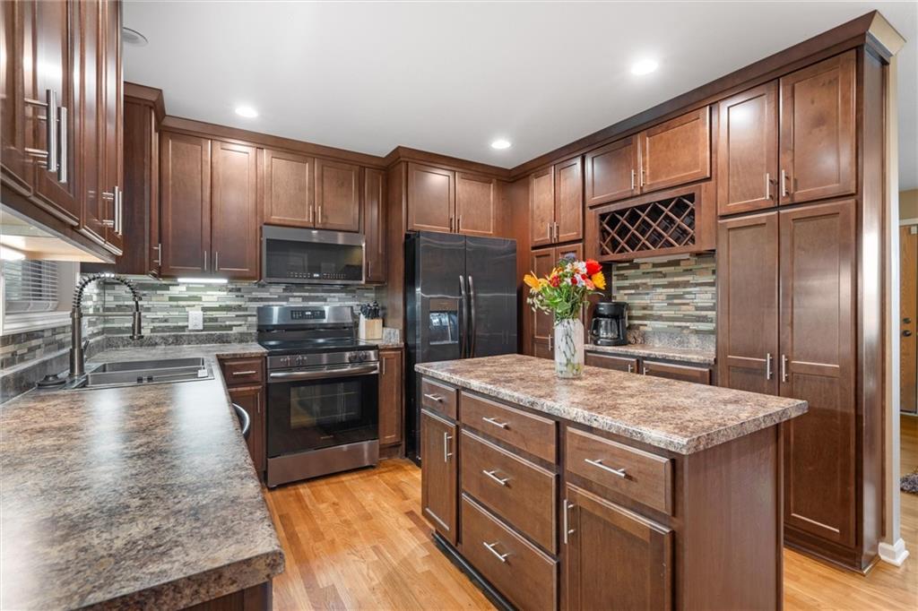 Listing Photo MLS #HMS2572455