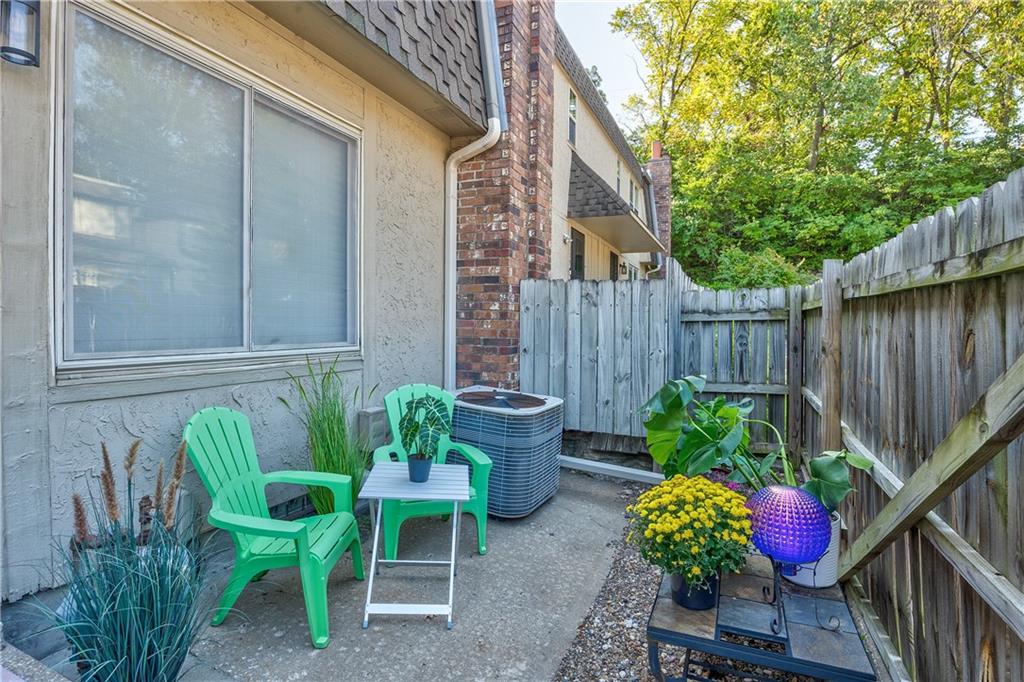 Listing Photo MLS #HMS2575330