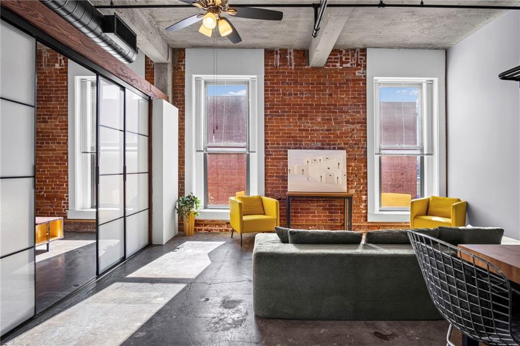 Listing Photo MLS #HMS2587406