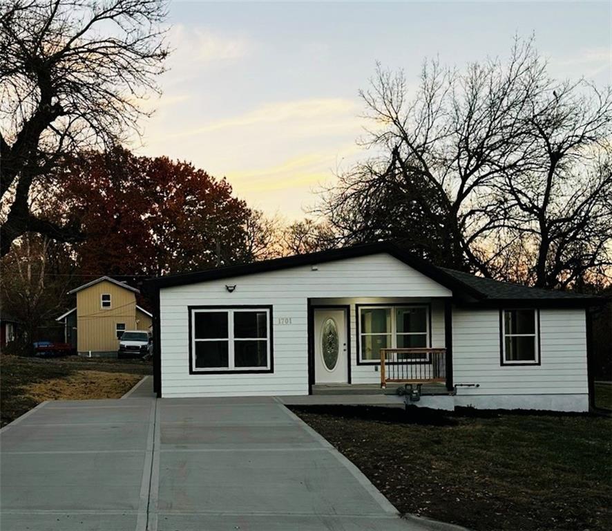 Listing Photo MLS #HMS2589050