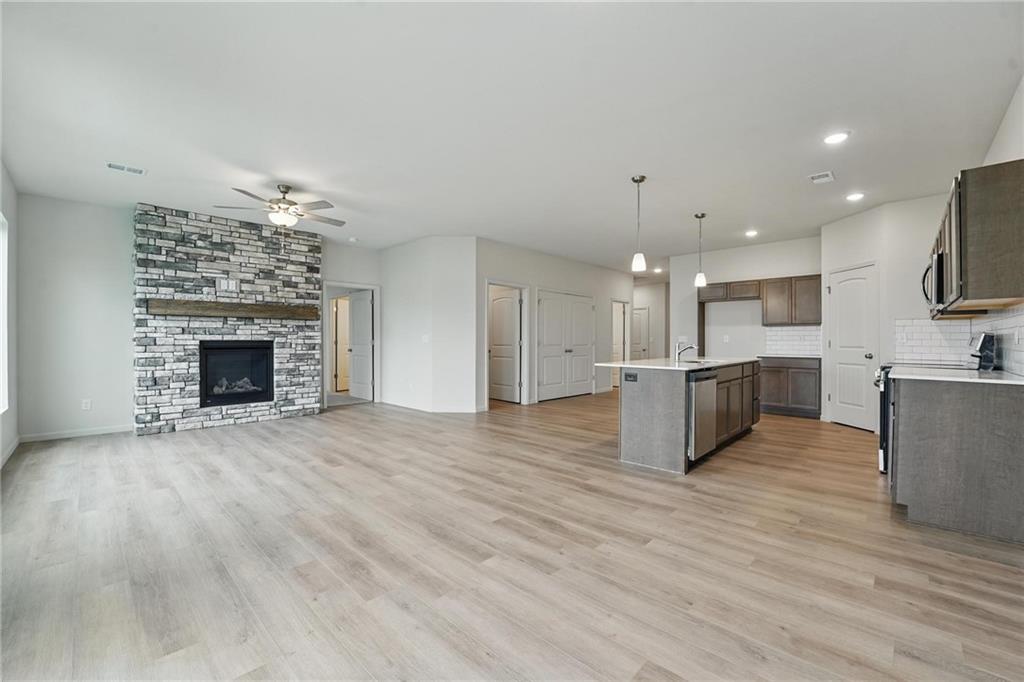 Listing Photo MLS #HMS2589401