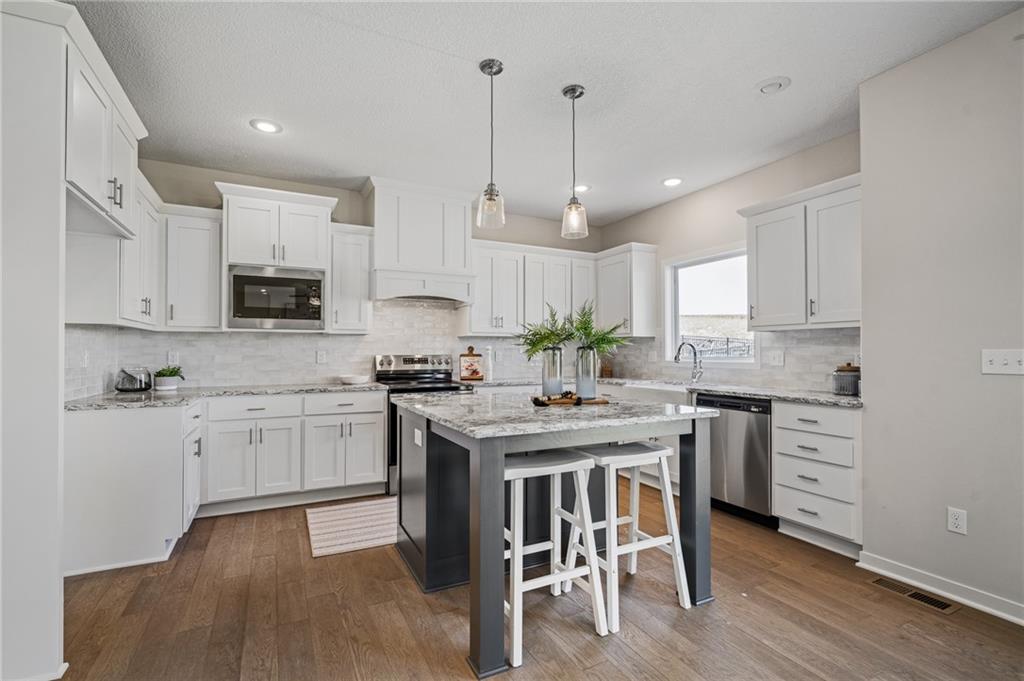 Listing Photo MLS #HMS2589603