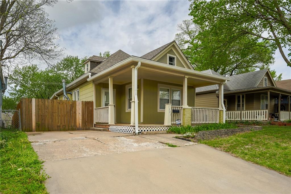 Listing Photo MLS #HMS2602110