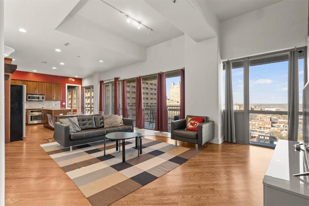 Listing Photo MLS #HMS2603688