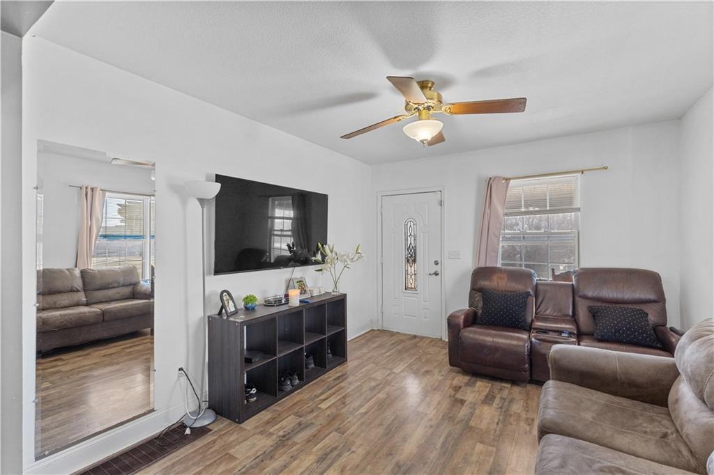 Listing Photo MLS #HMS2605905