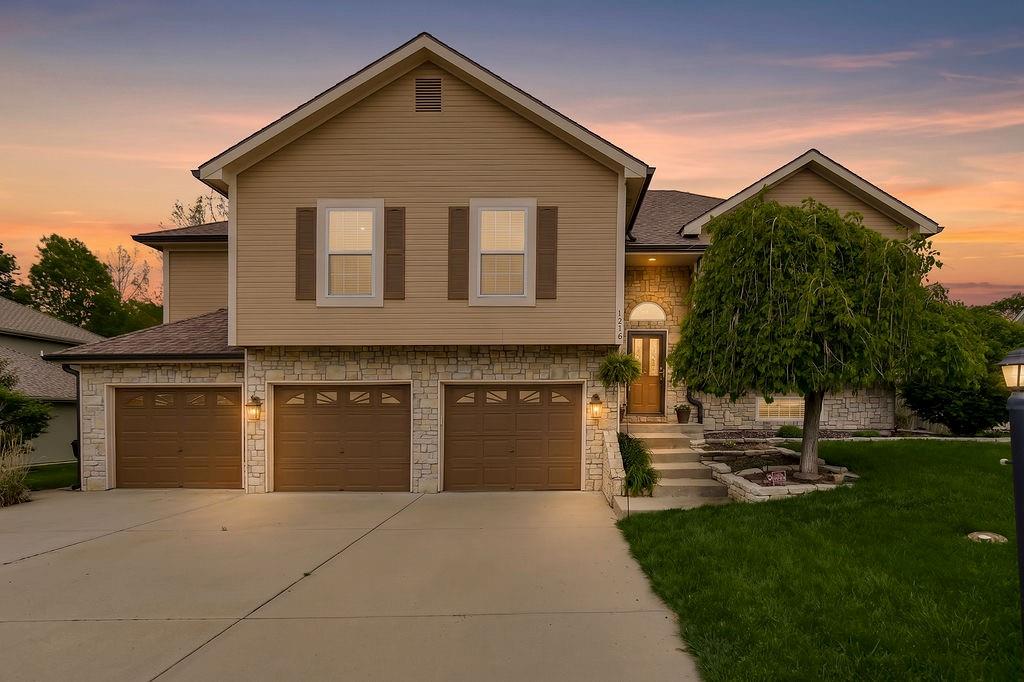 Listing Photo MLS #HMS2610157