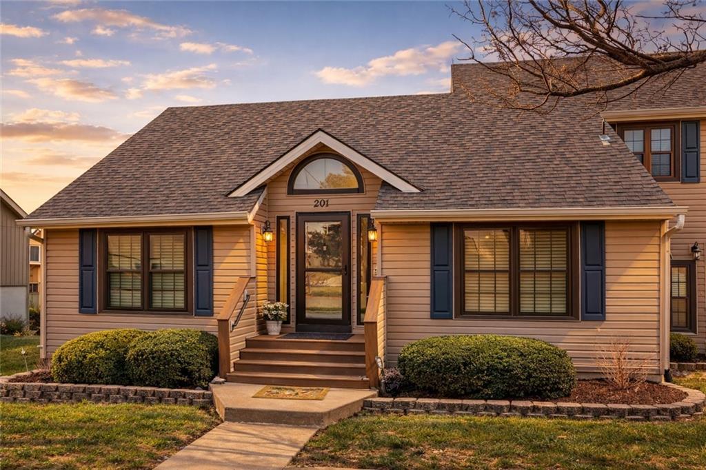 Listing Photo MLS #HMS2610243