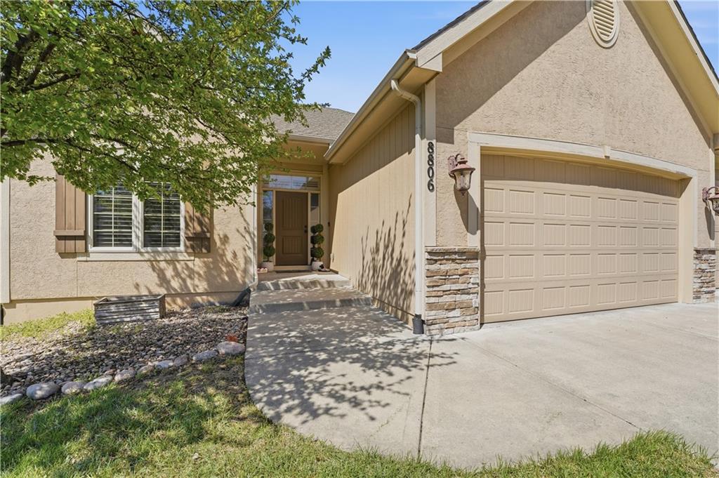 Listing Photo MLS #HMS2610430