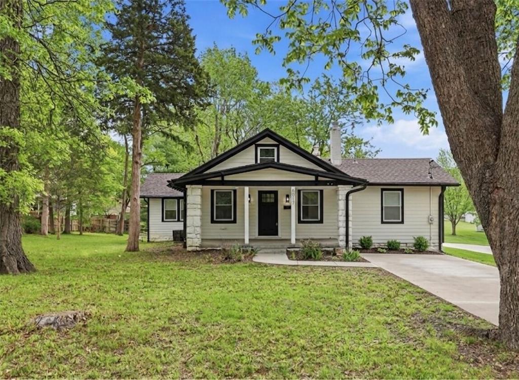 Listing Photo MLS #HMS2617334