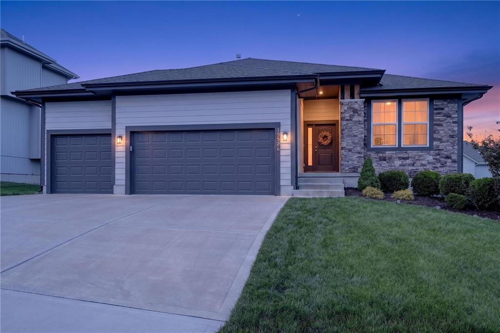 Listing Photo MLS #HMS2617950