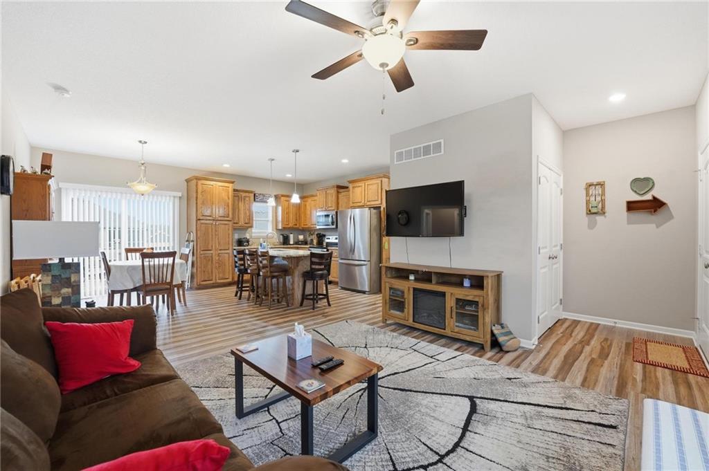 Listing Photo MLS #HMS2617985