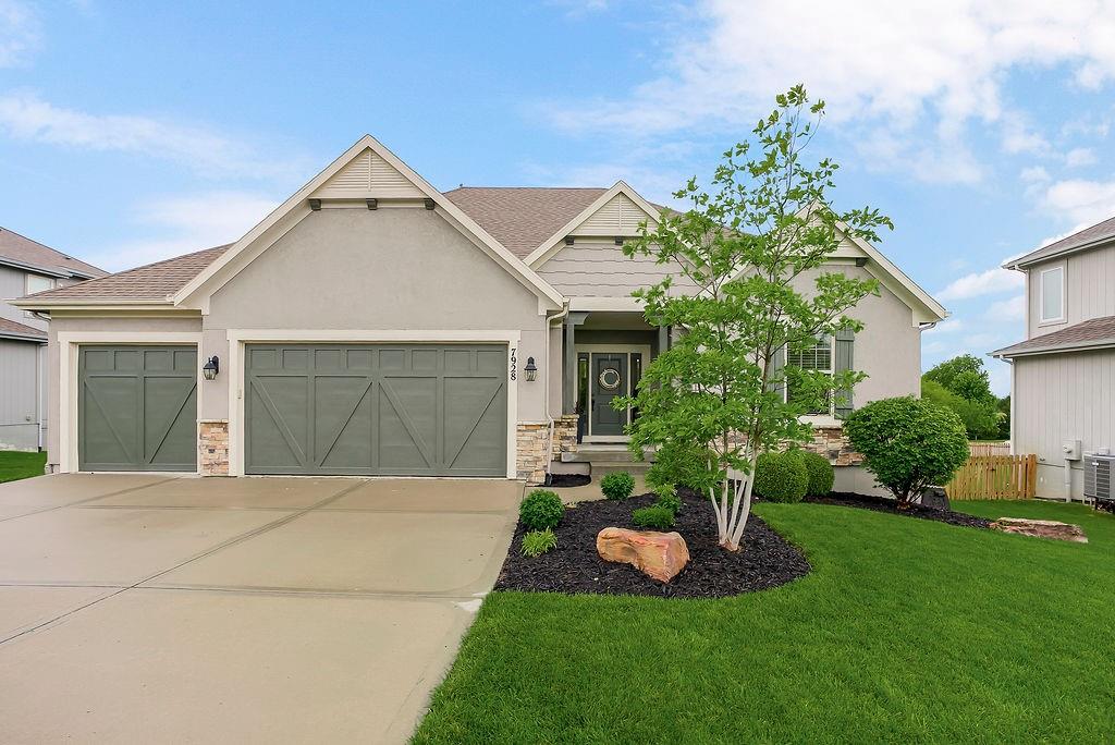 Listing Photo MLS #HMS2618197