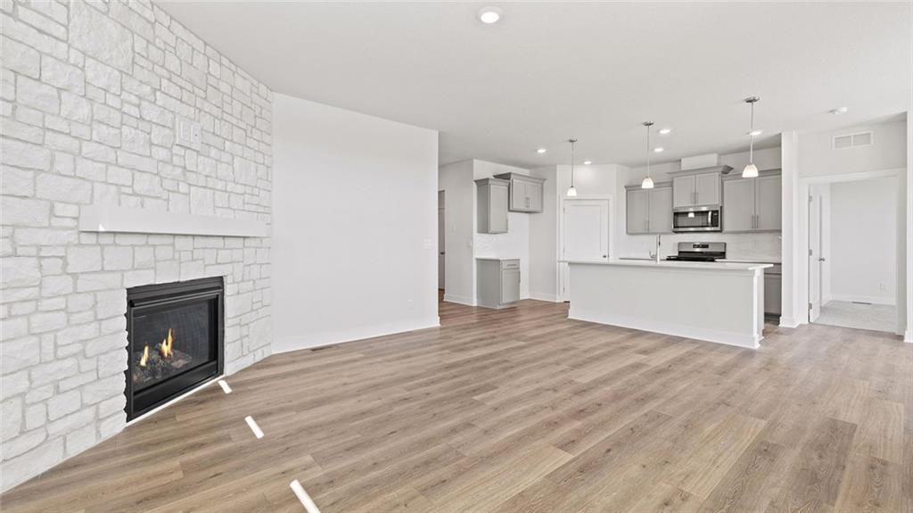Listing Photo MLS #HMS2619289