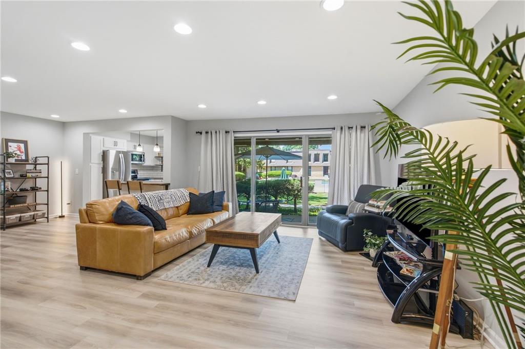 Listing Photo MLS #HMS2629981