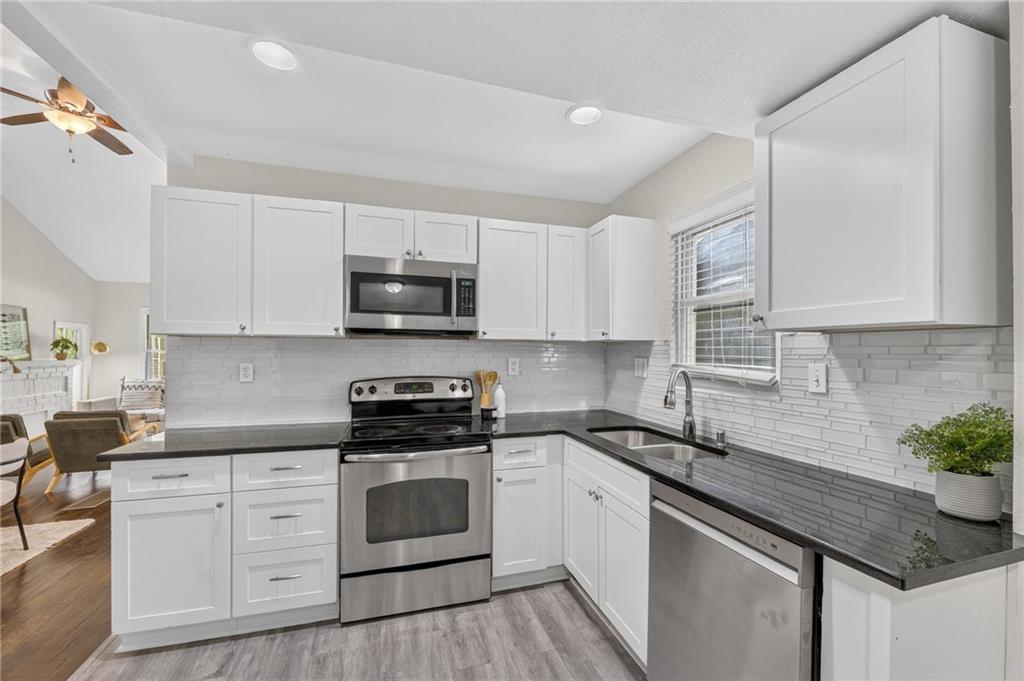 Listing Photo MLS #HMS2632135